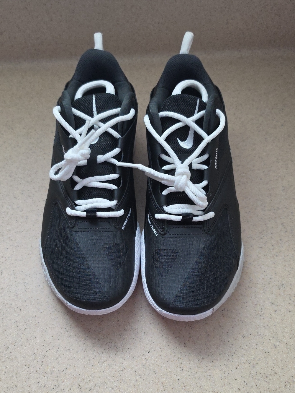 Nike Men’s Black Athletic Shoes with White Laces Size 8